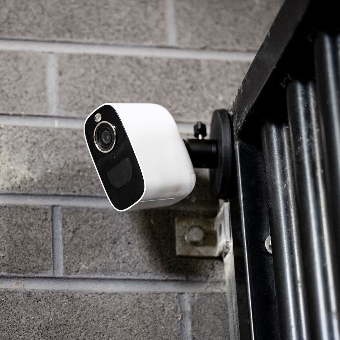 Equine Eye camera can be used in the trailer, stable, and paddock. It simply twists off a mount with a few turns of the wrist, and both fixed and magnetic mounts are available so you can move the camera with your horse.