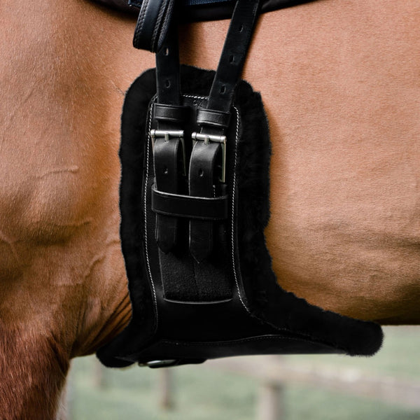Short stud girth - build your own (black sheepskin) - Lumiere Equestrian