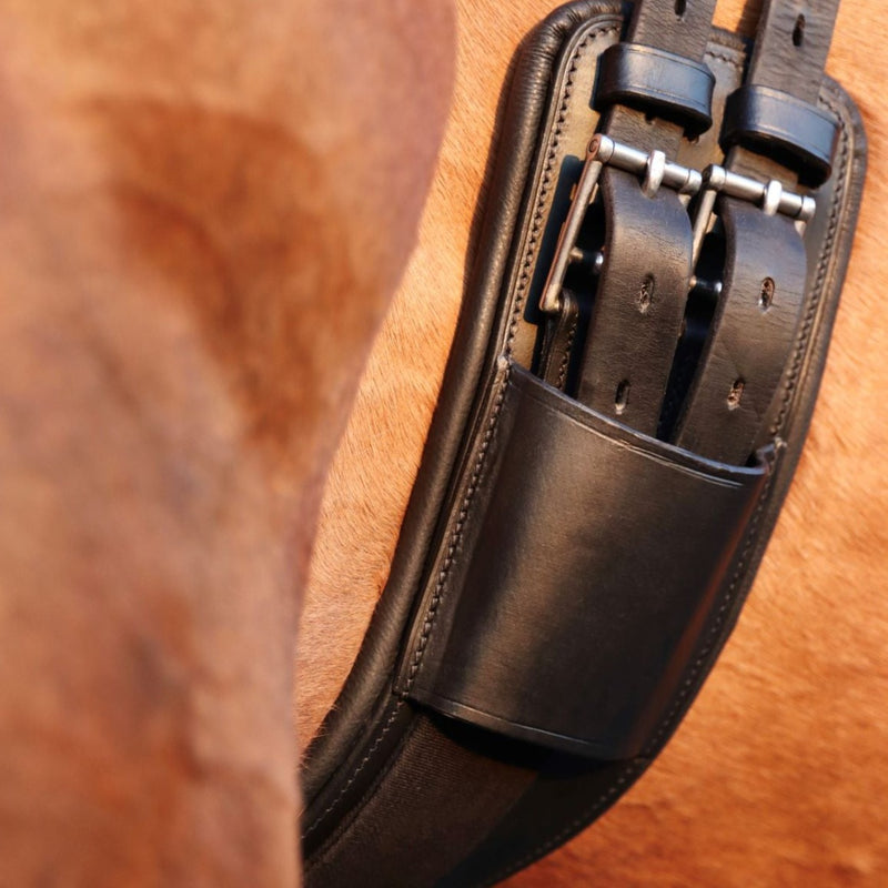 Anatomic dressage girth