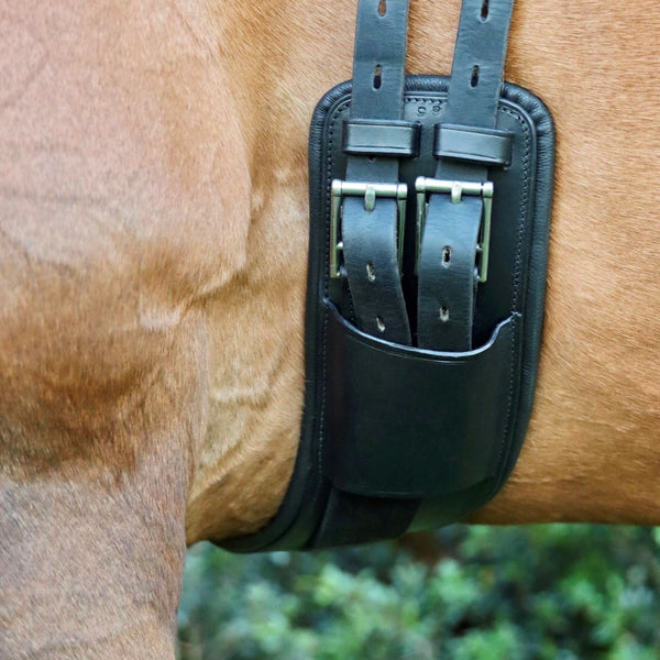 Anatomic dressage girth