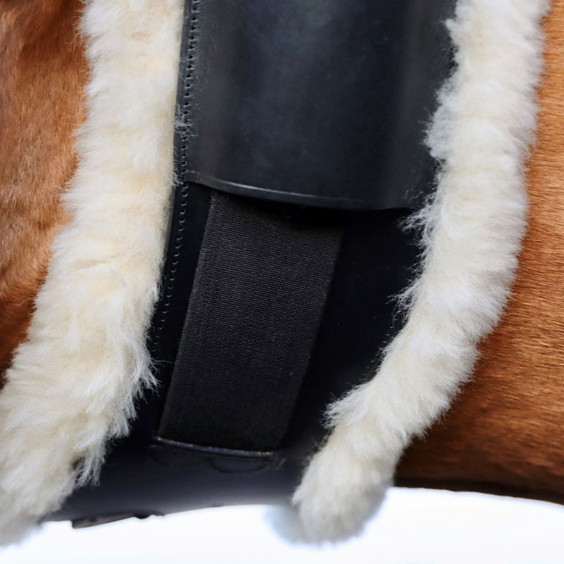Anatomic dressage girth with cream sheepskin